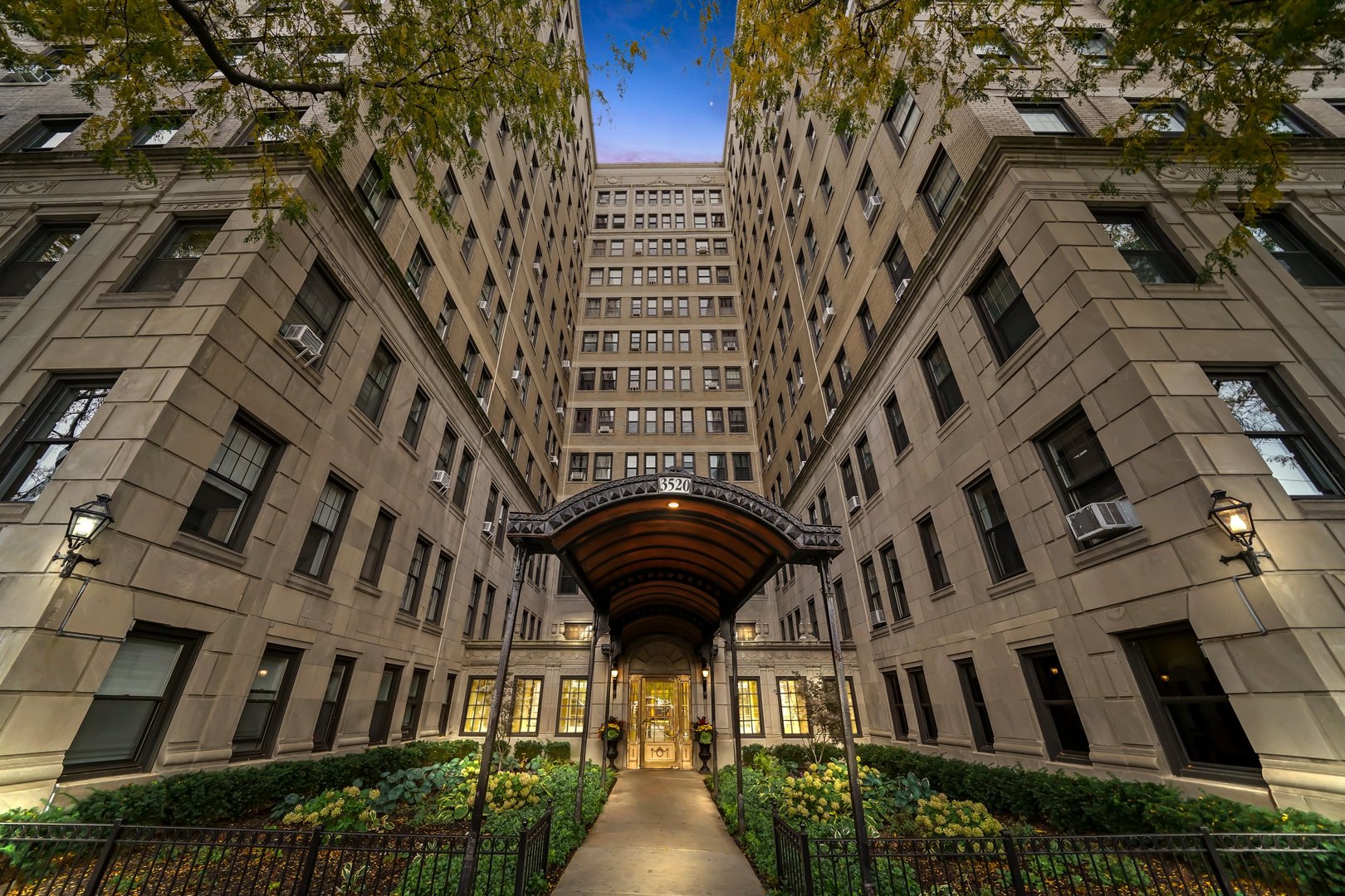 3520 N LAKE SHORE Drive Unit: 4M