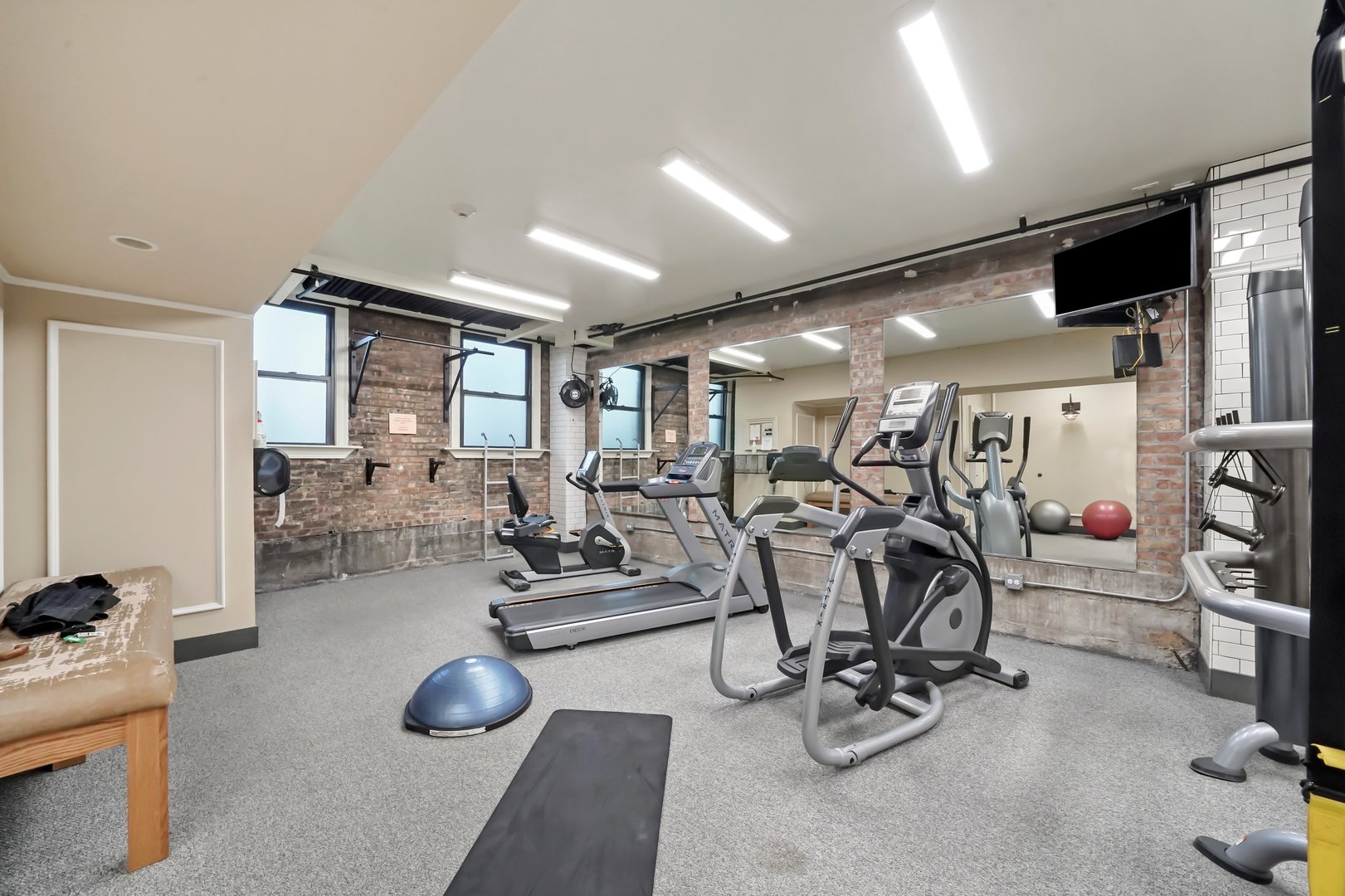 3520 N LAKE SHORE Drive Unit: 4M