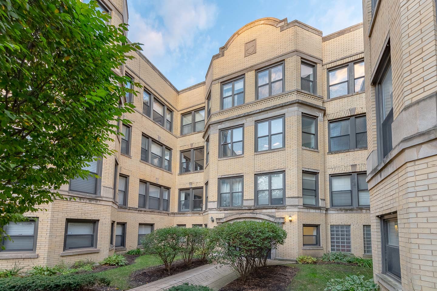 5223 S Drexel Avenue Unit: 2N