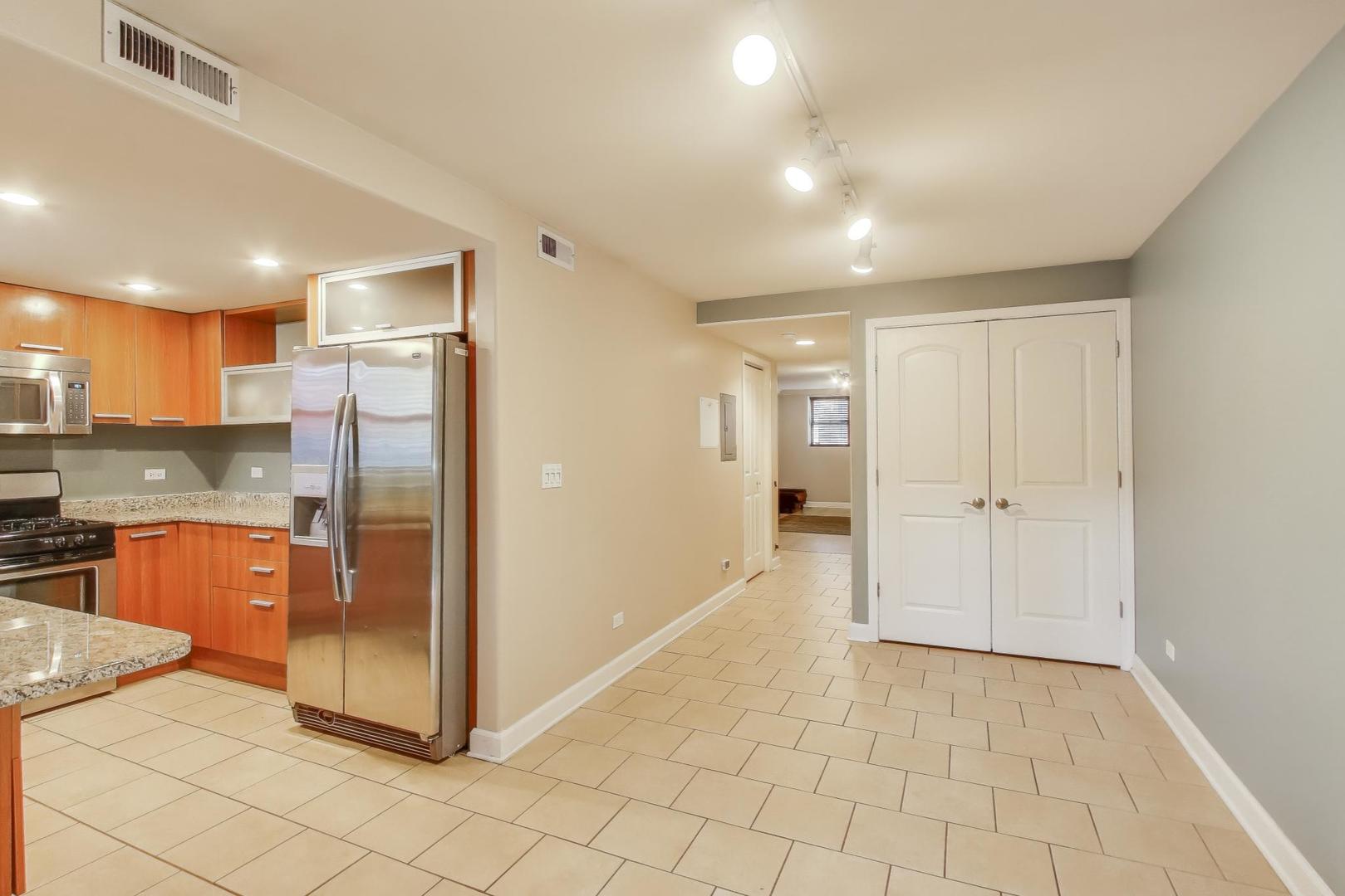 6710 N OLIPHANT Avenue Unit: G