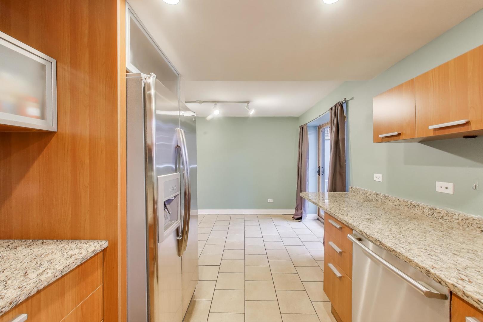 6710 N OLIPHANT Avenue Unit: G