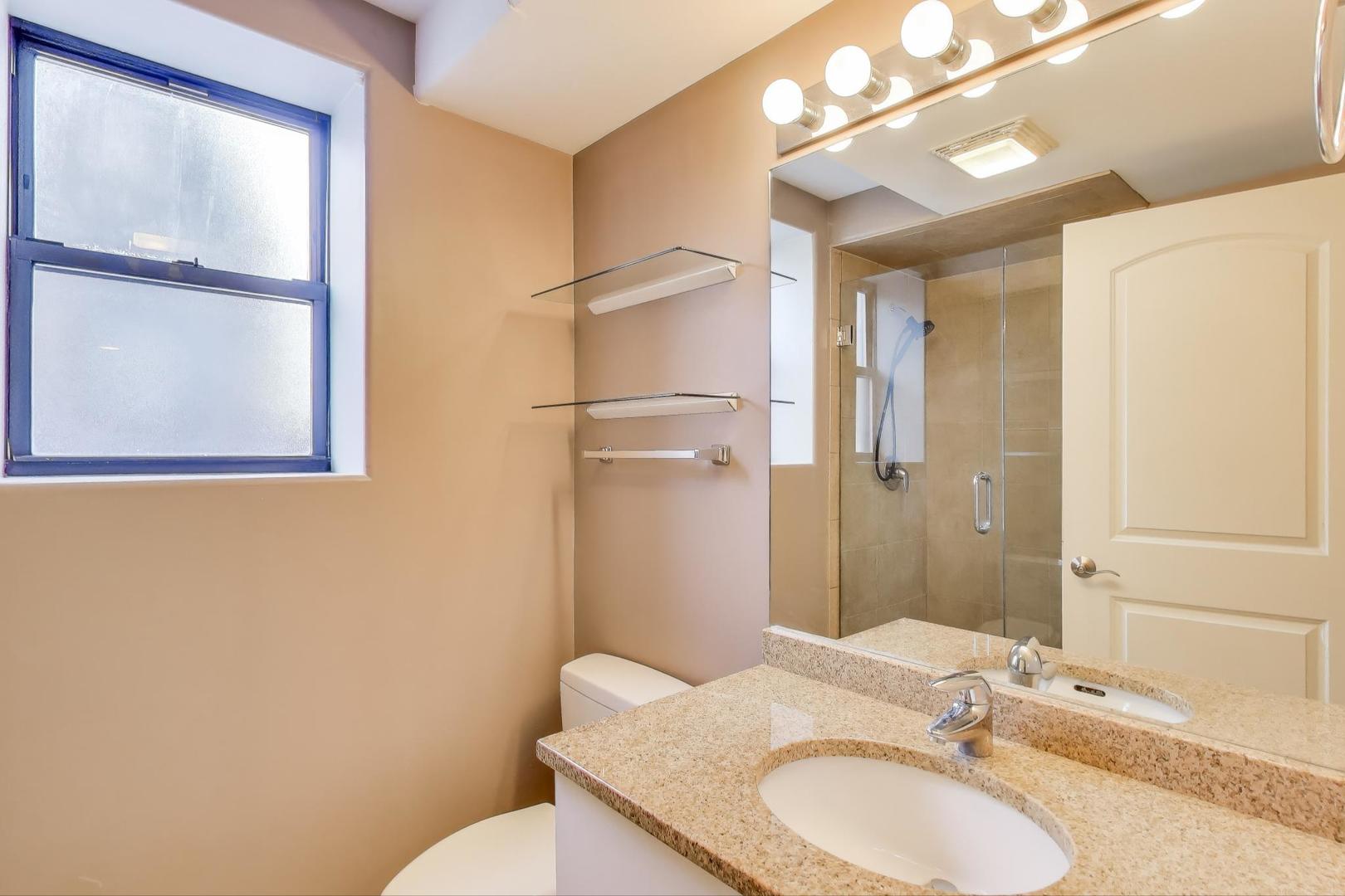 6710 N OLIPHANT Avenue Unit: G