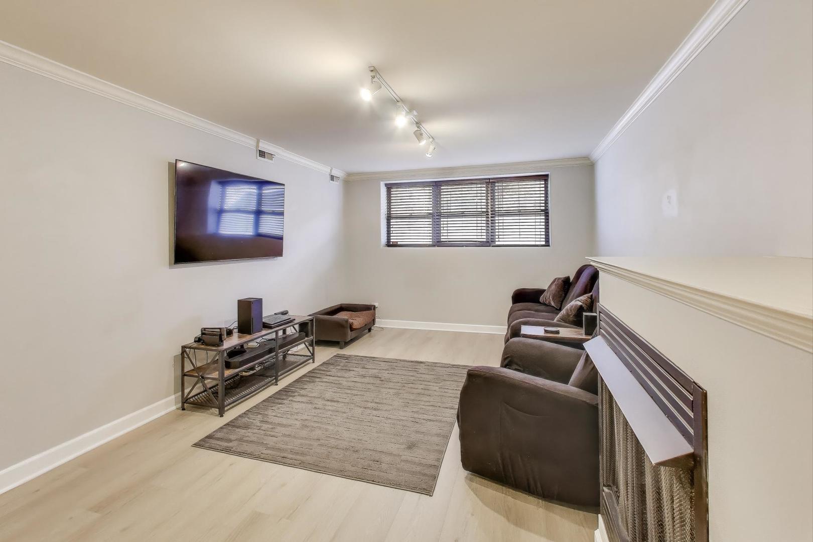 6710 N OLIPHANT Avenue Unit: G