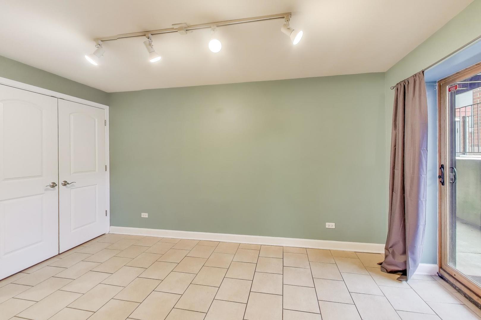 6710 N OLIPHANT Avenue Unit: G