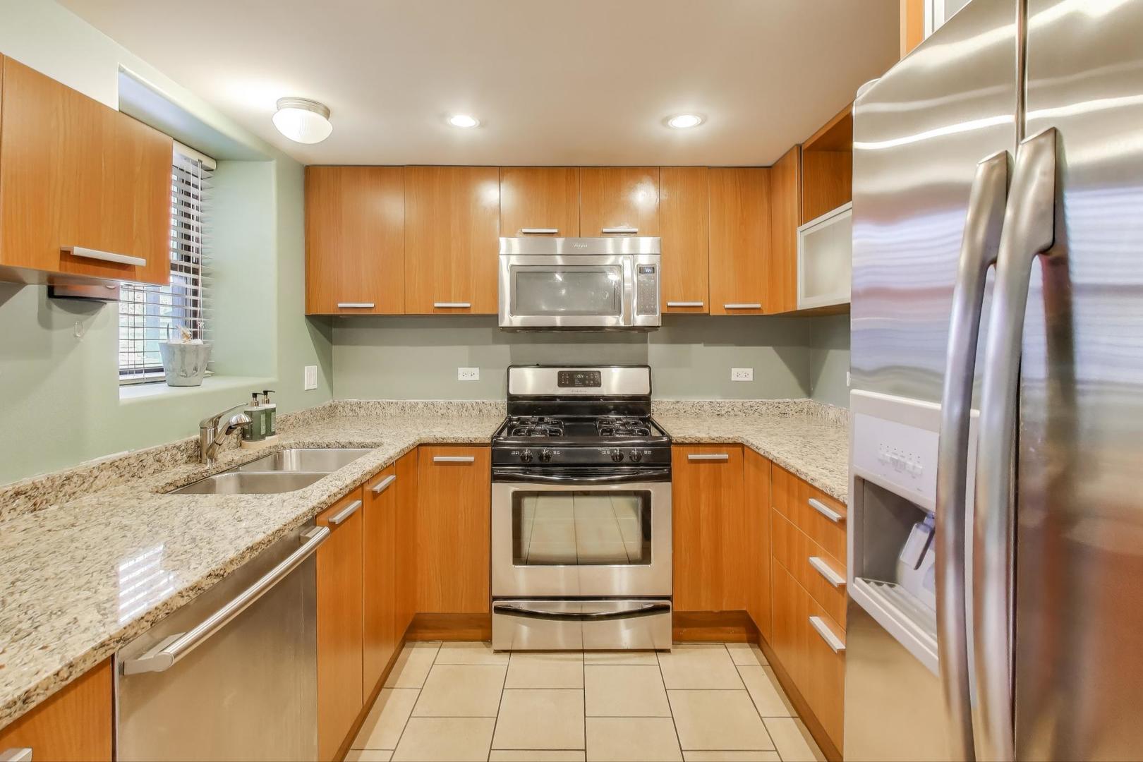 6710 N OLIPHANT Avenue Unit: G