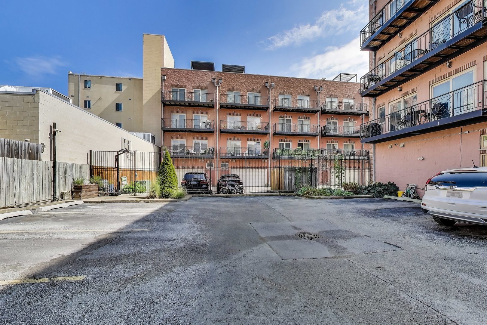 18 E Cullerton Street Unit: C1