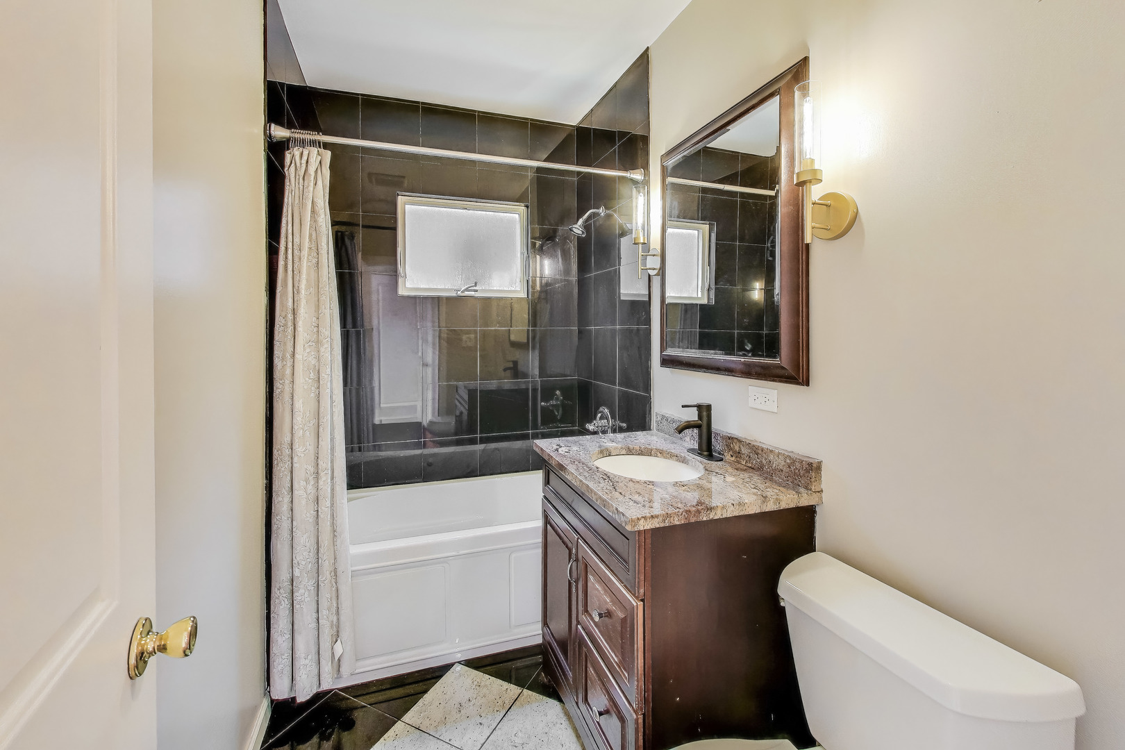 6107 N Nassau Avenue