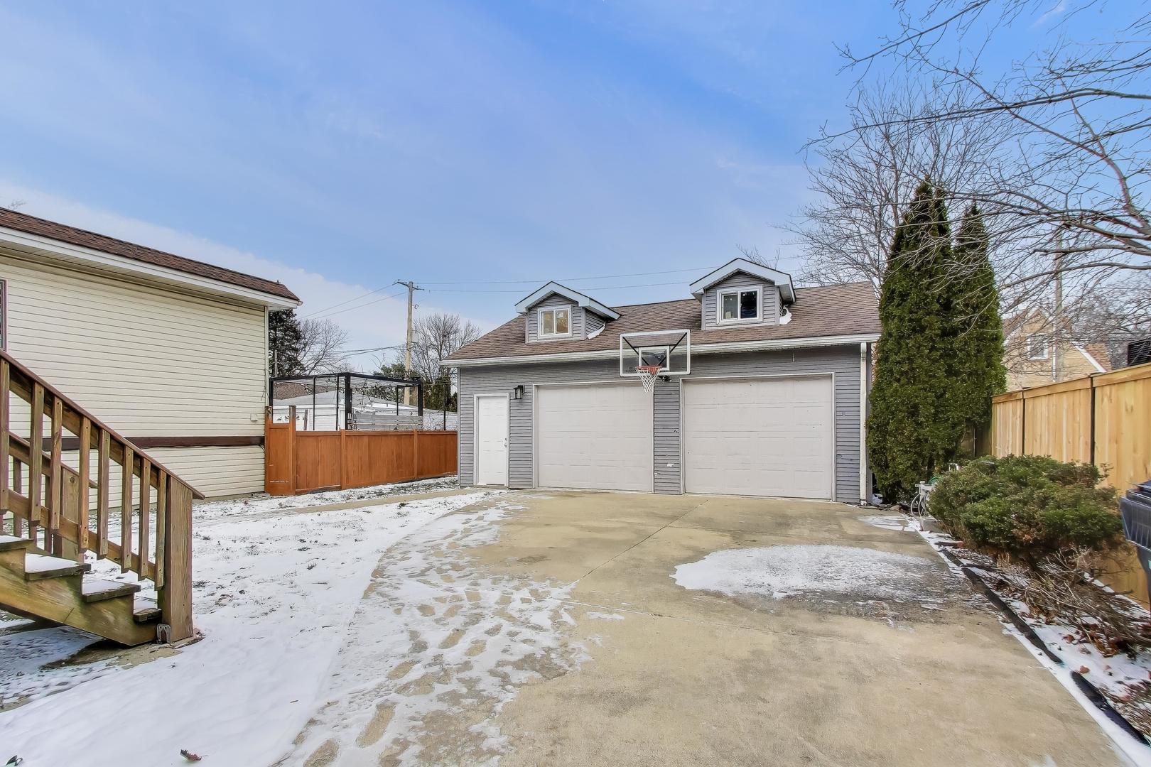 6107 N Nassau Avenue