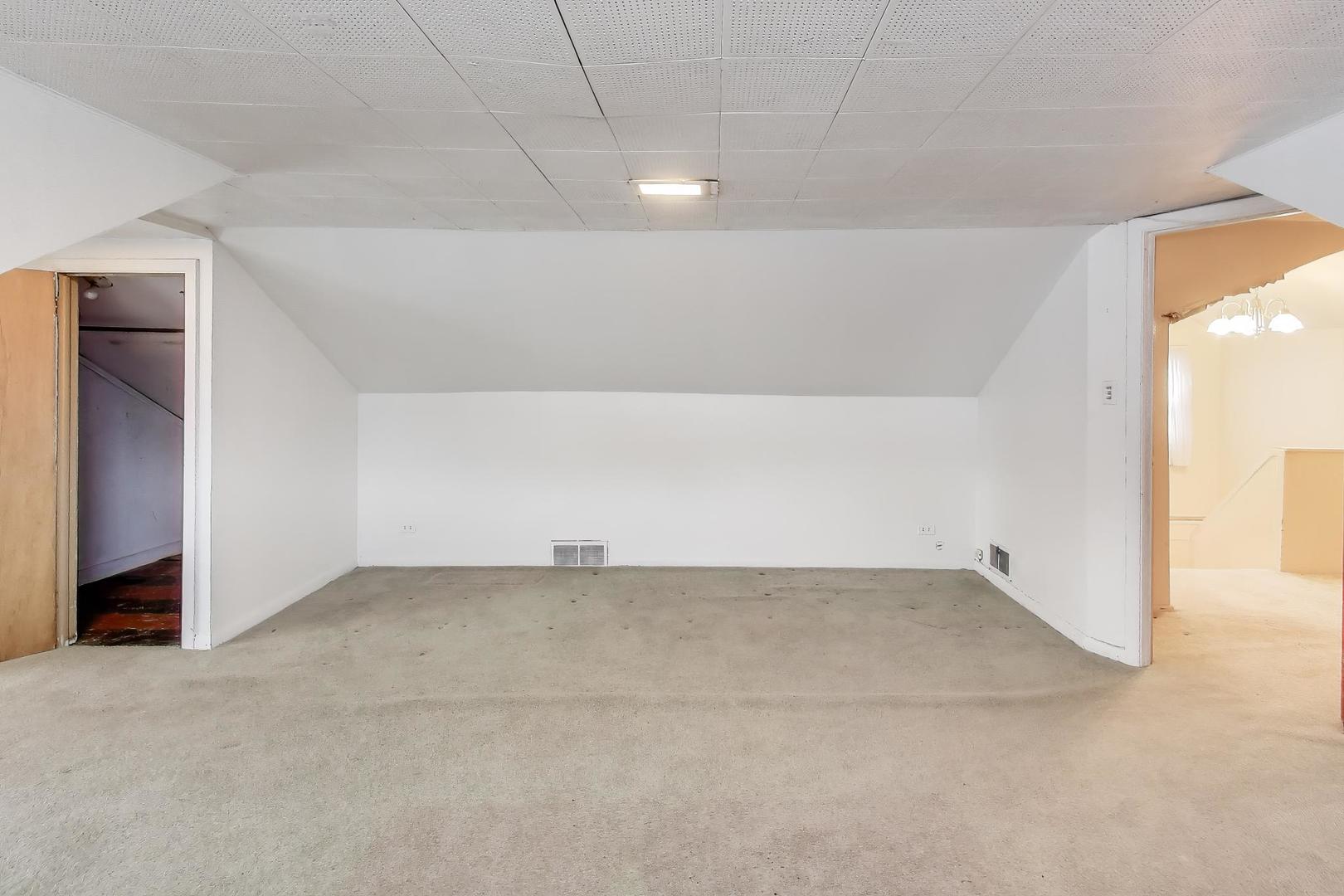 6120 W Newport Avenue