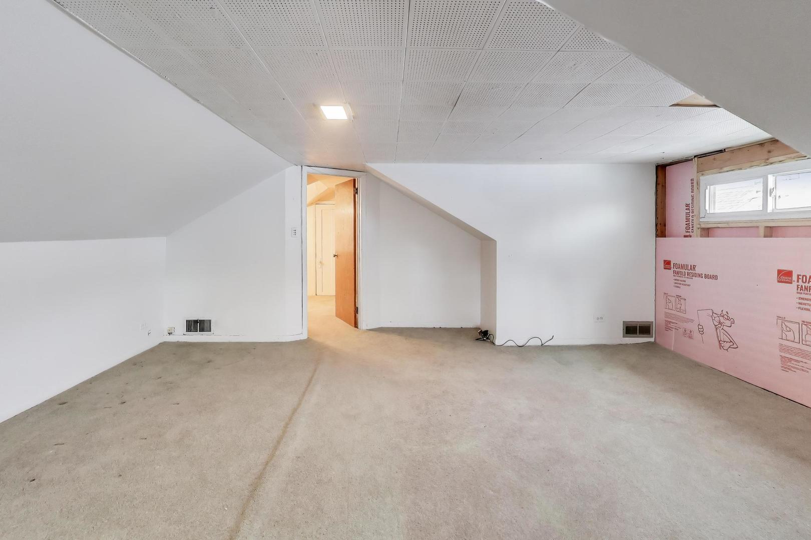 6120 W Newport Avenue