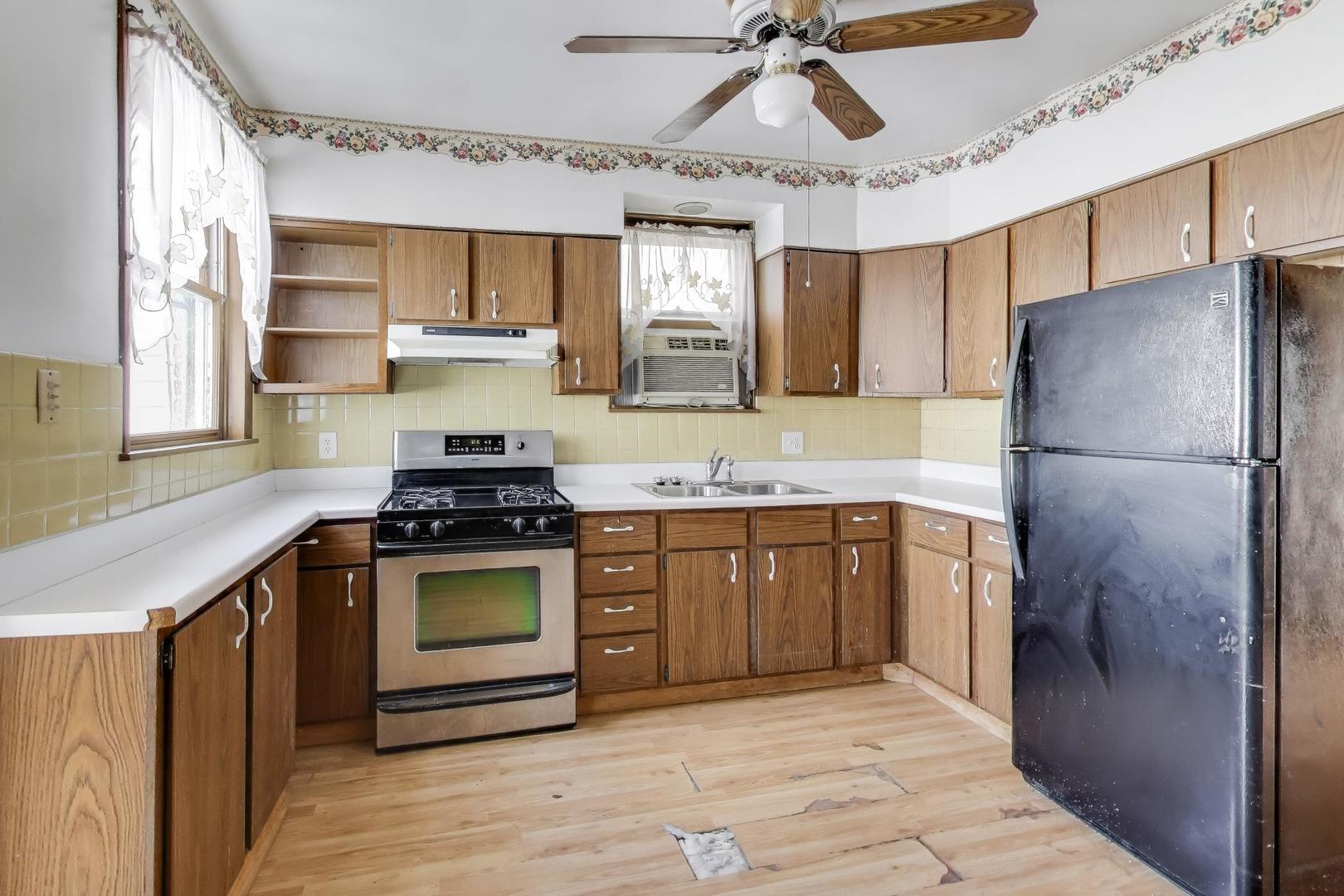 6120 W Newport Avenue