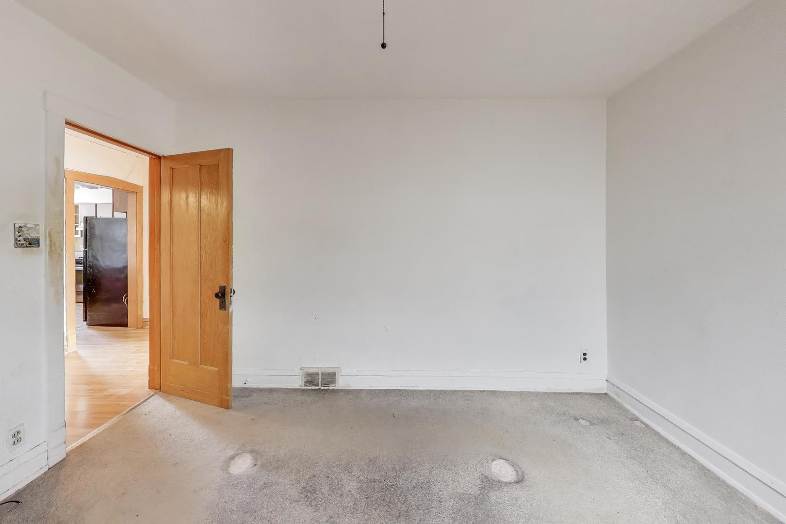 6120 W Newport Avenue