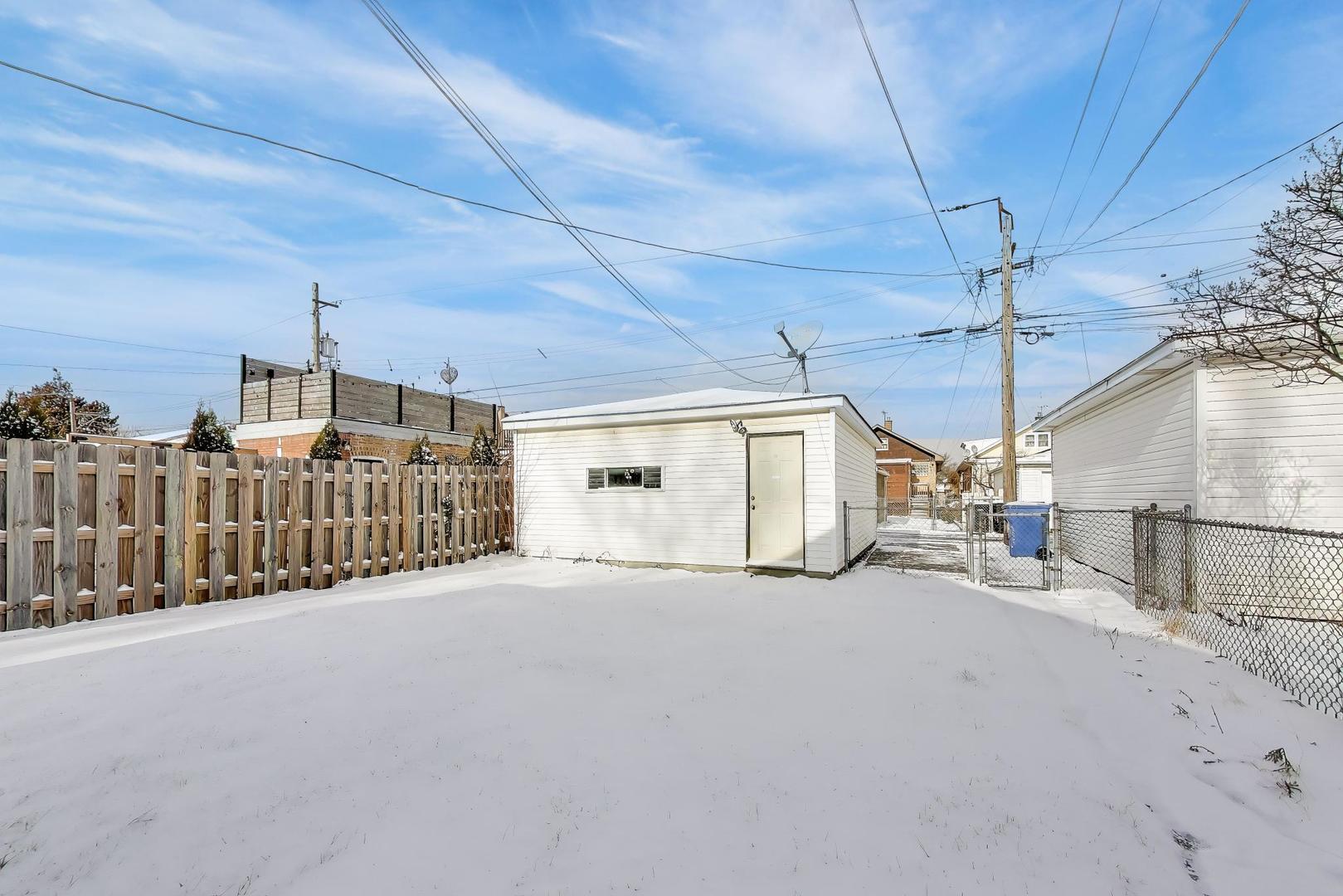 6120 W Newport Avenue