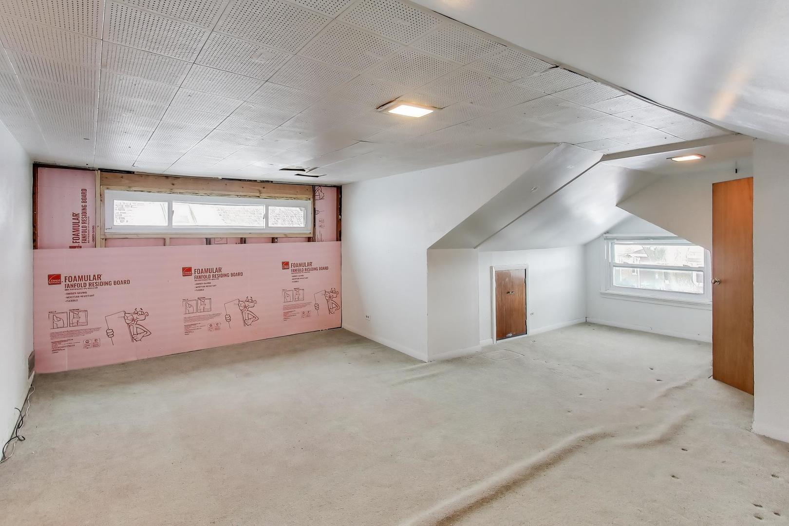 6120 W Newport Avenue