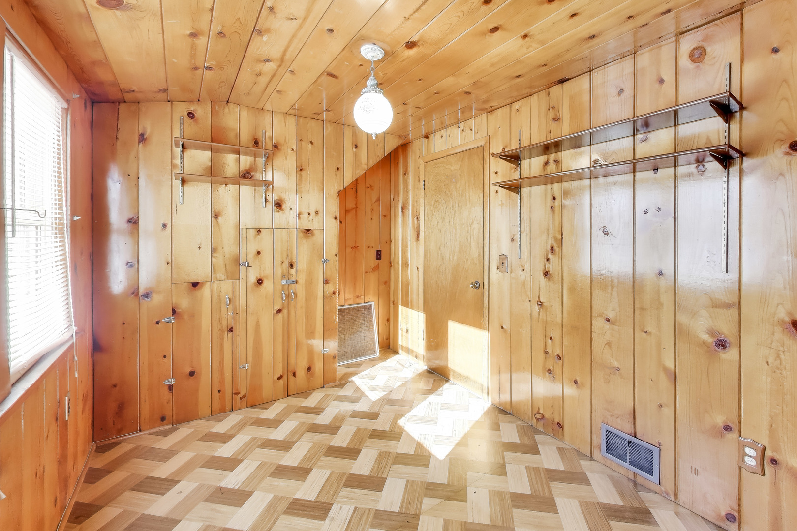 6516 N Nordica Avenue