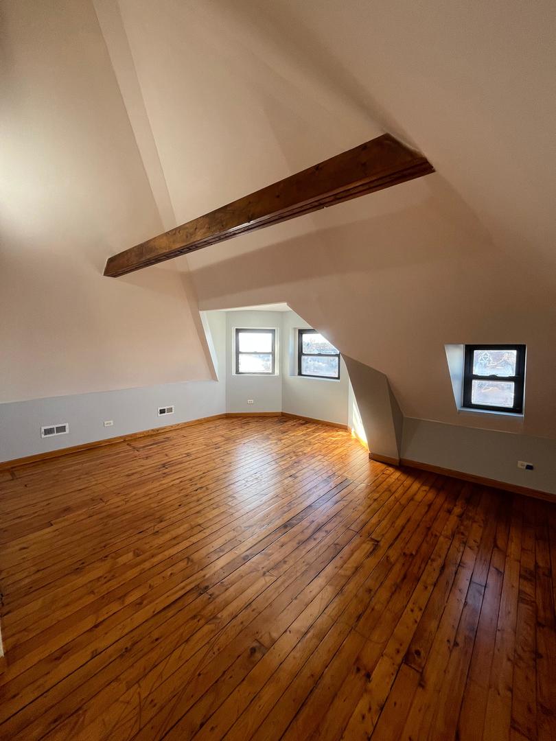 2519 S Millard Avenue Unit: 4