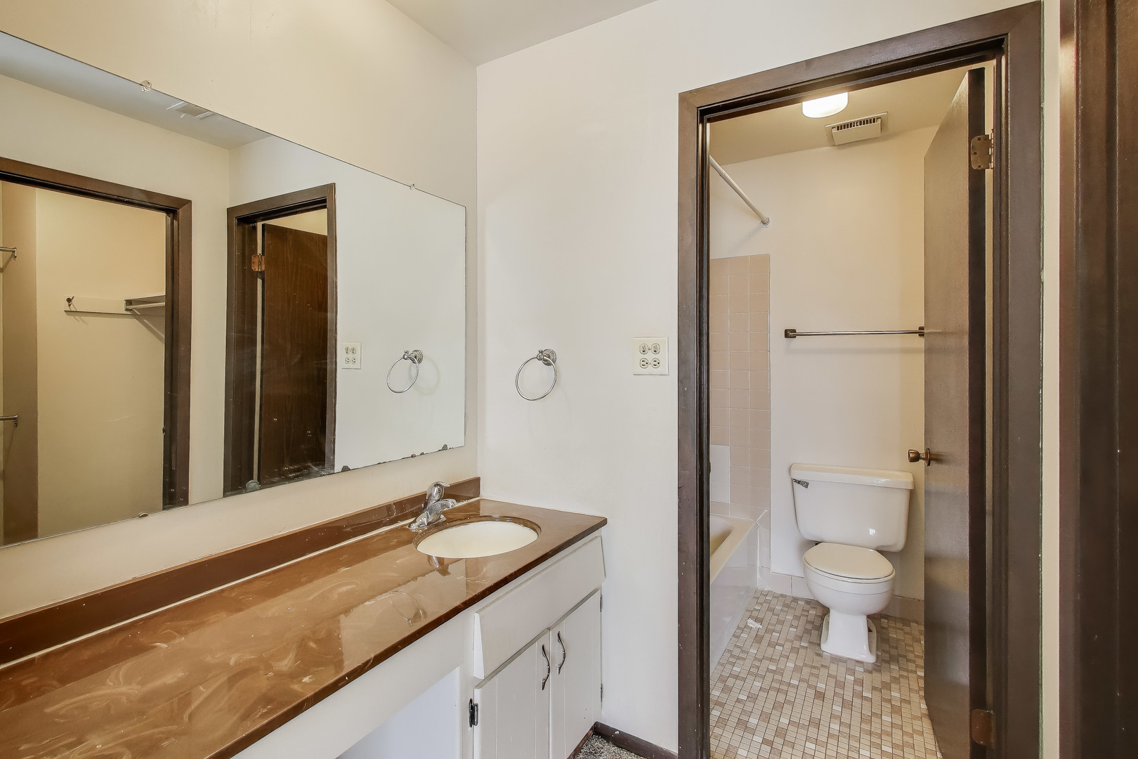 1720 Lakecliffe Drive Unit: A