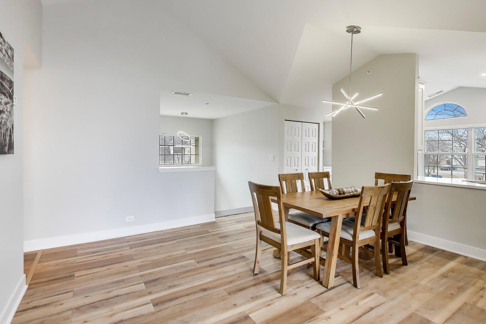 422 Cromwell Circle Unit: 2