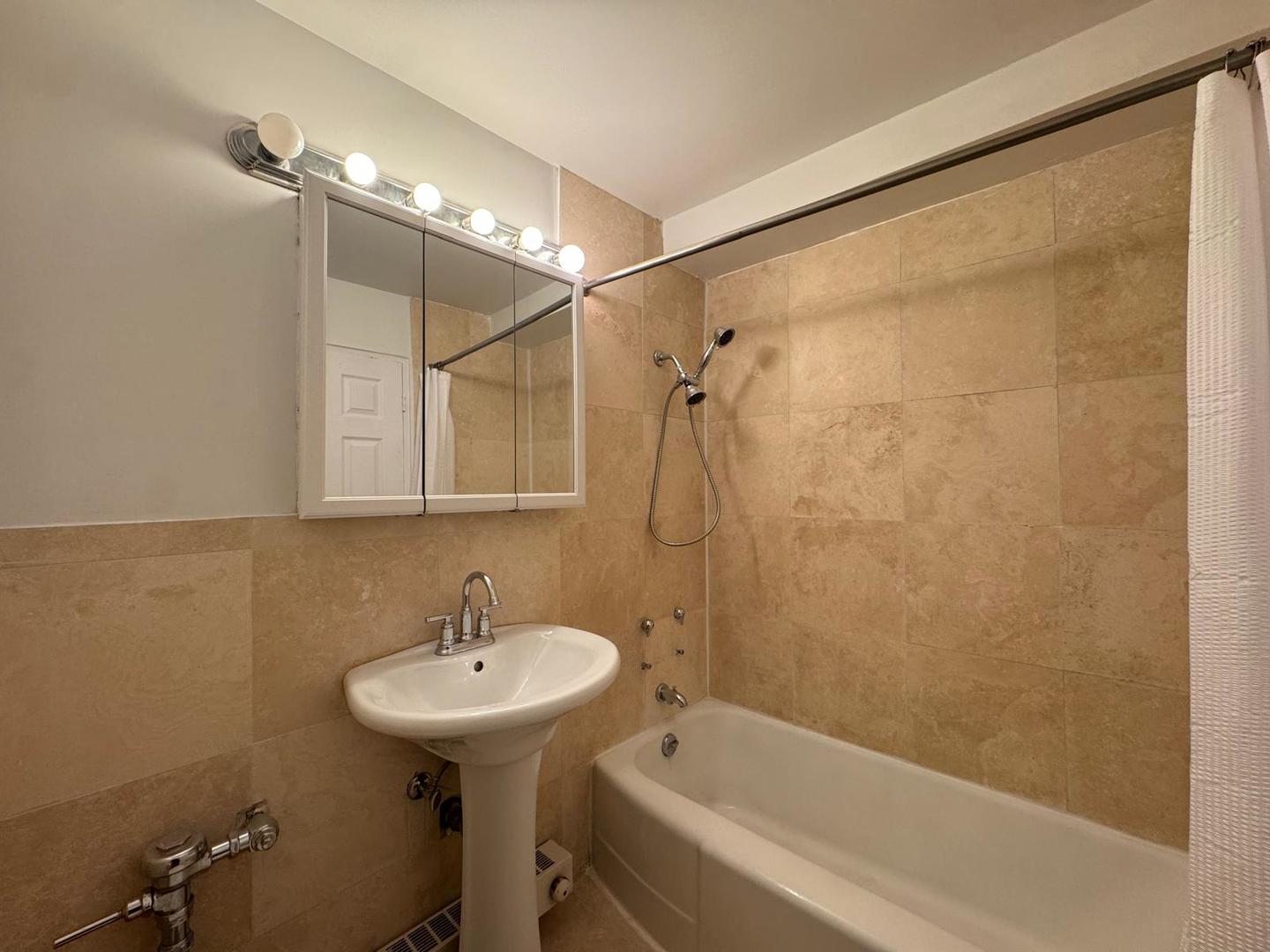 6118 N Sheridan Road Unit: 410