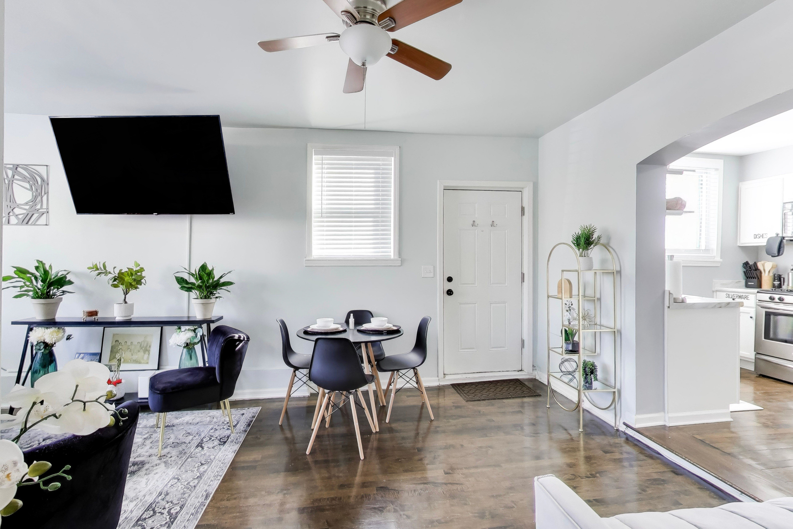 1618 N Rockwell Street