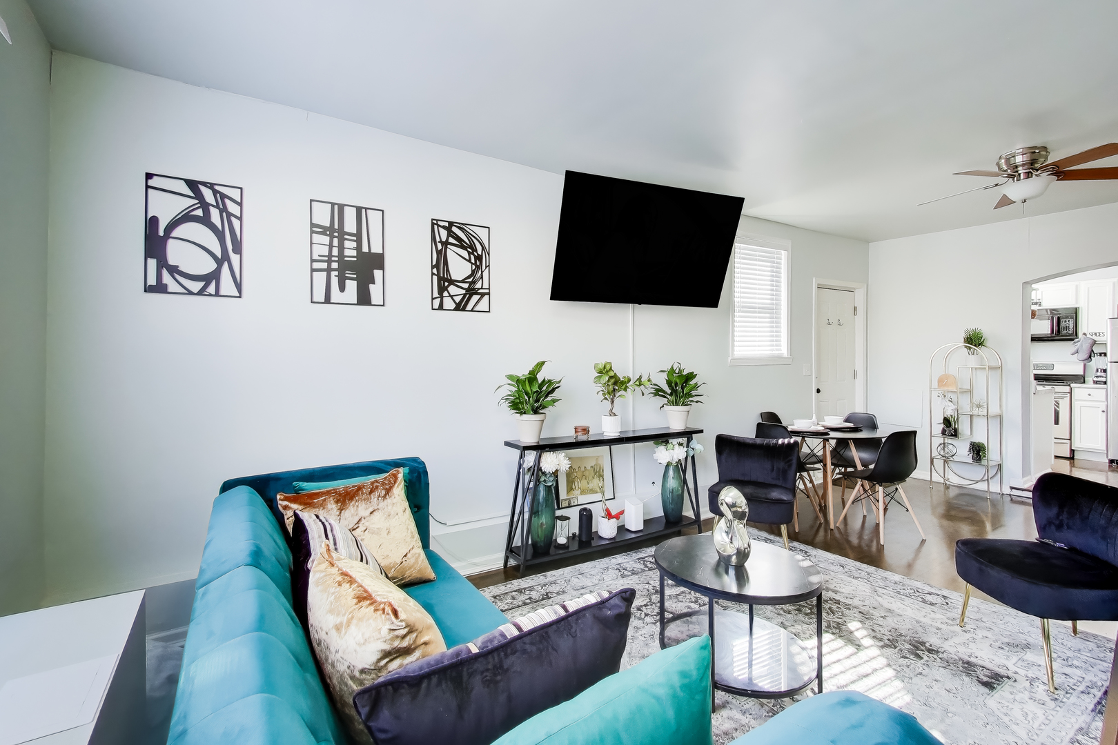 1618 N Rockwell Street