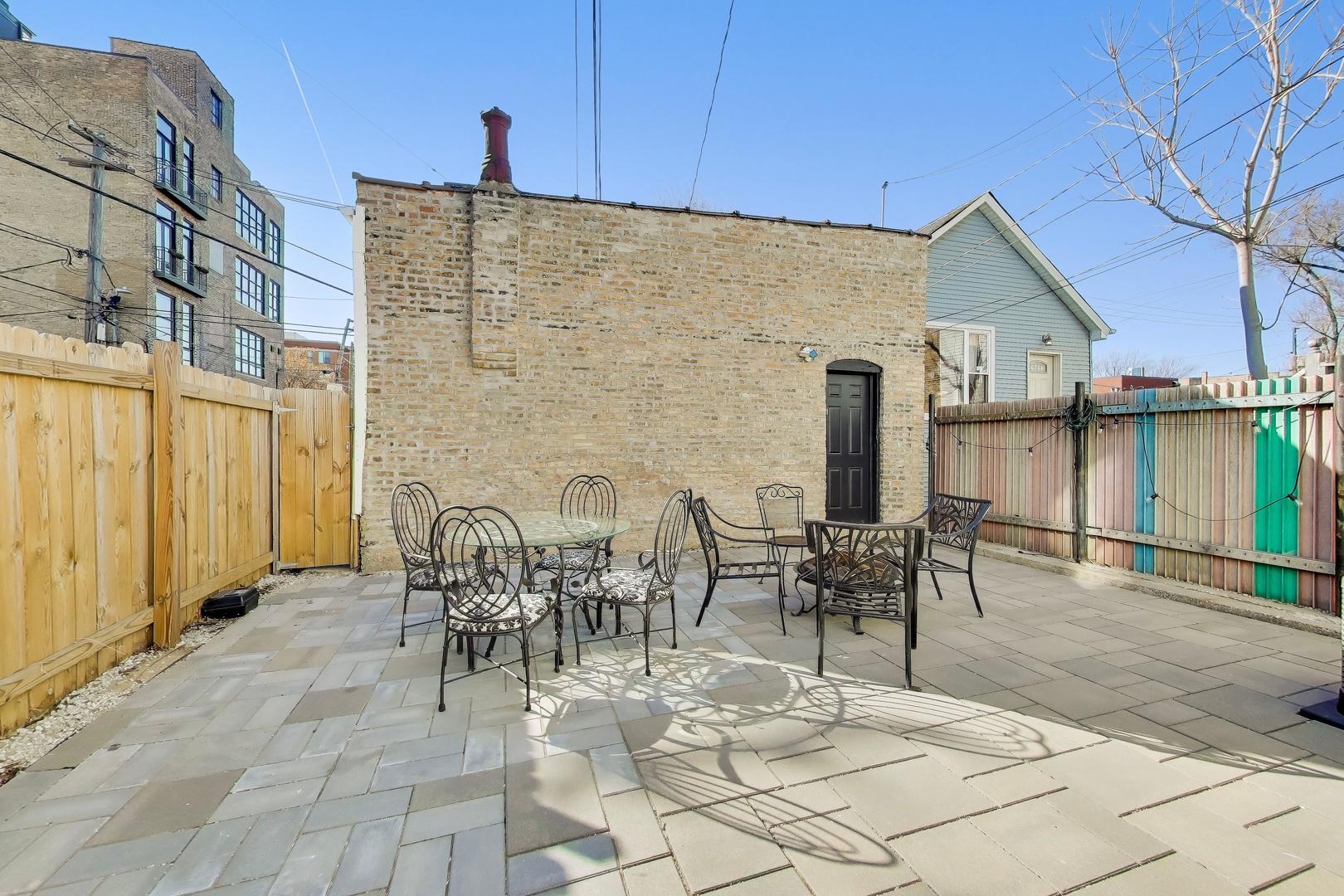 1618 N Rockwell Street