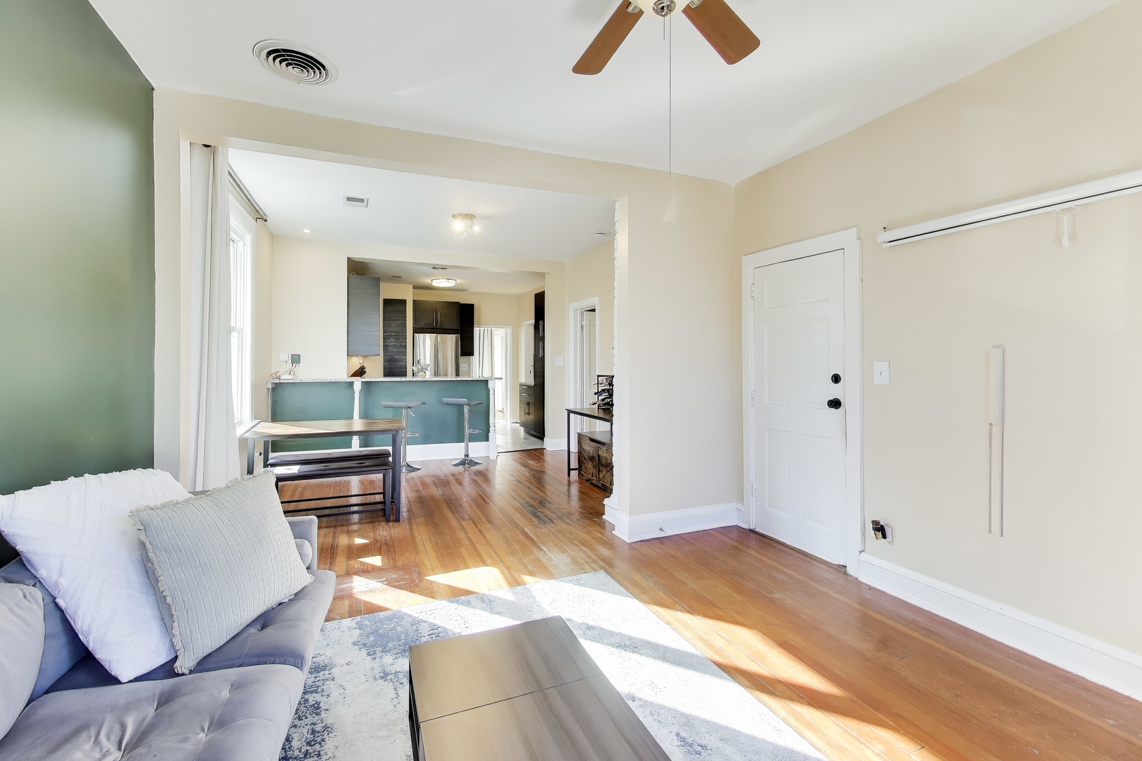 1618 N Rockwell Street