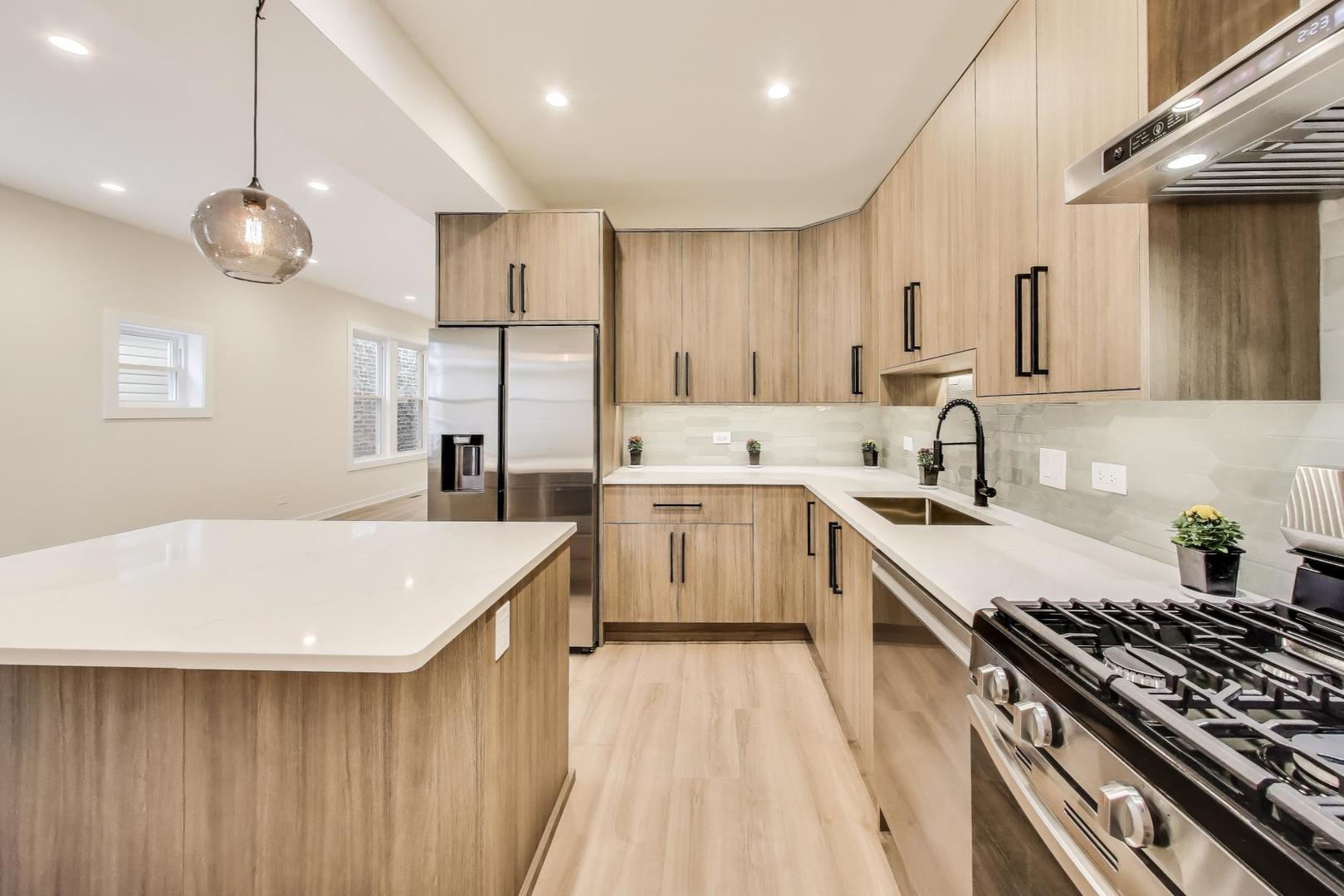 3440 W Hirsch Street