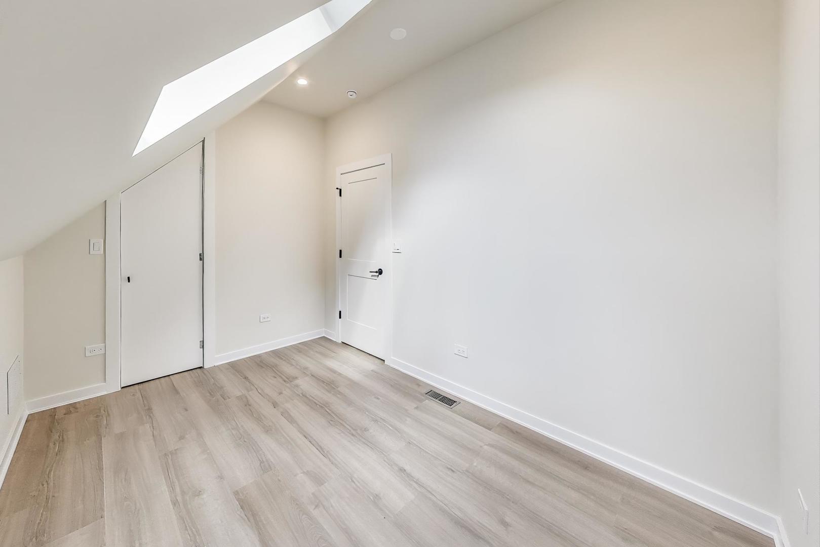 3440 W Hirsch Street