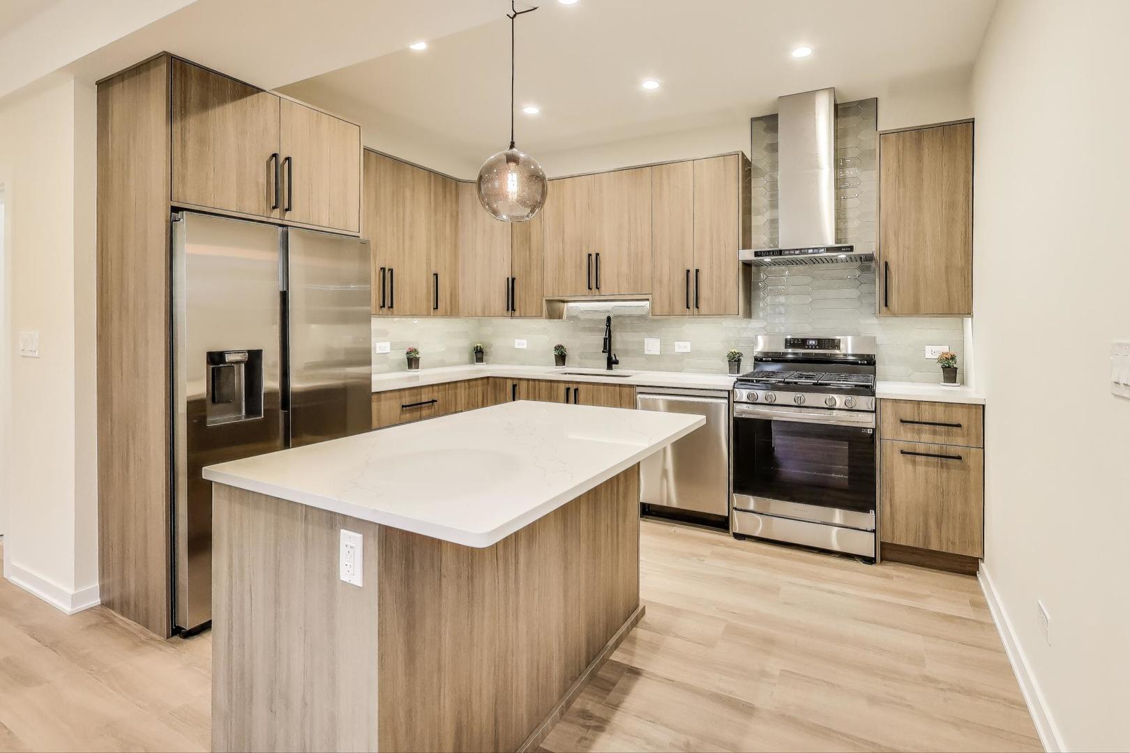 3440 W Hirsch Street