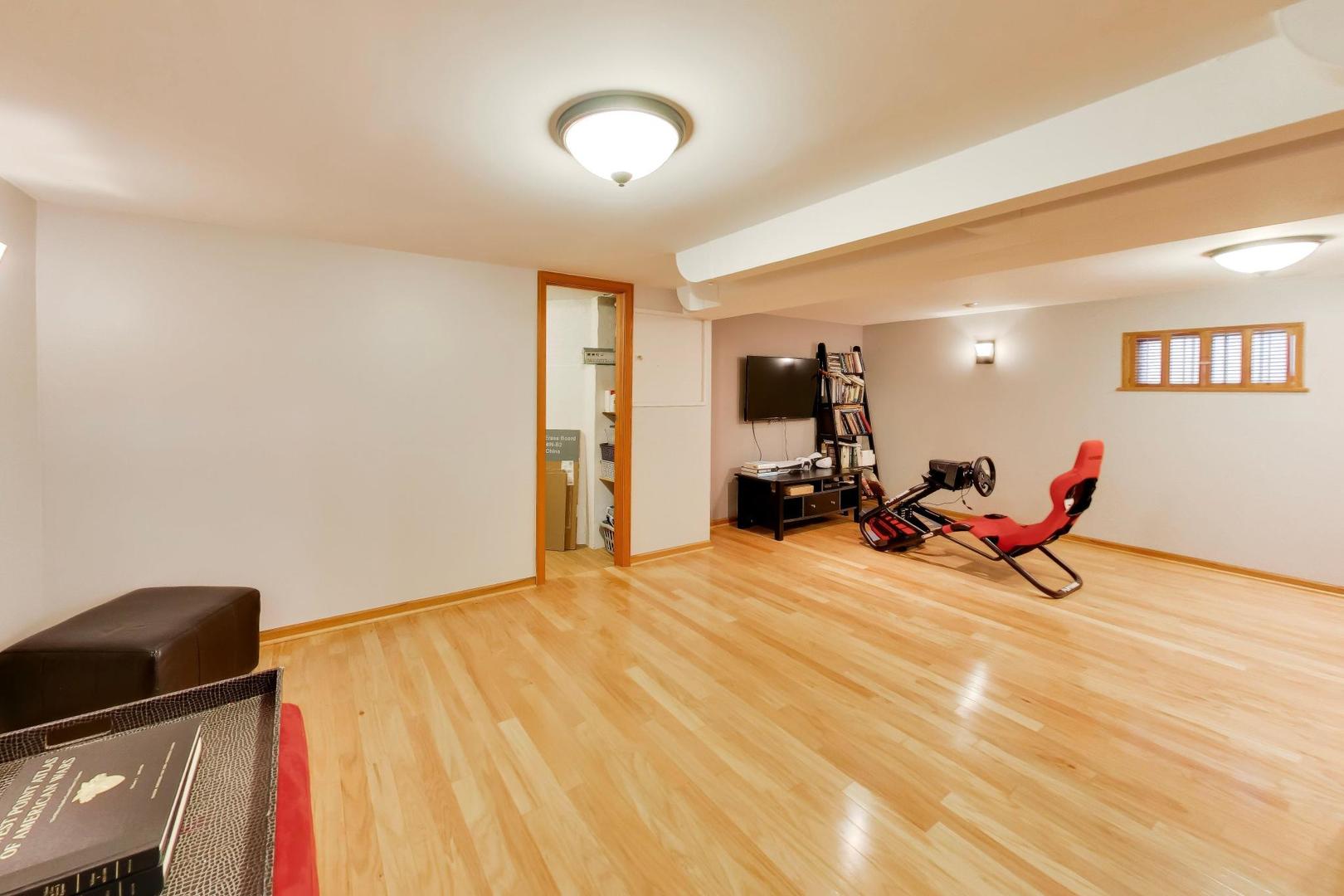 5011 N MOBILE Avenue