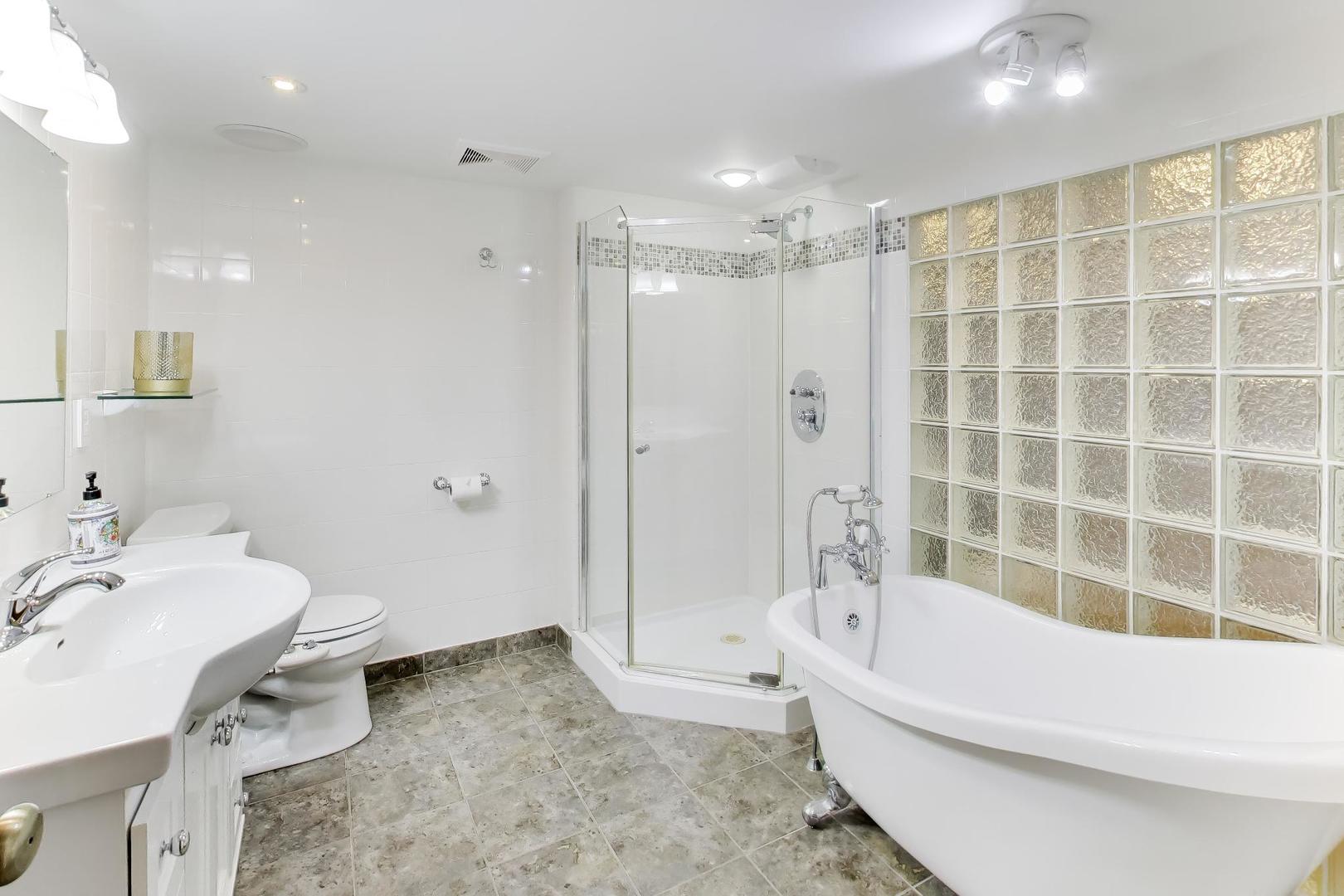 5011 N MOBILE Avenue