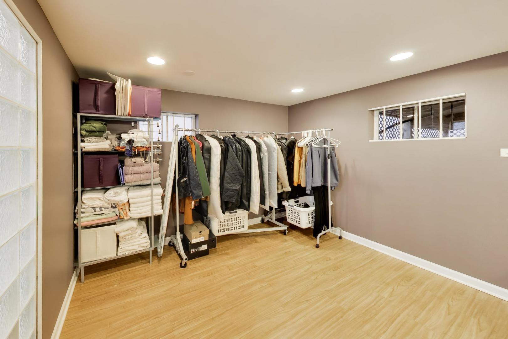 5011 N MOBILE Avenue