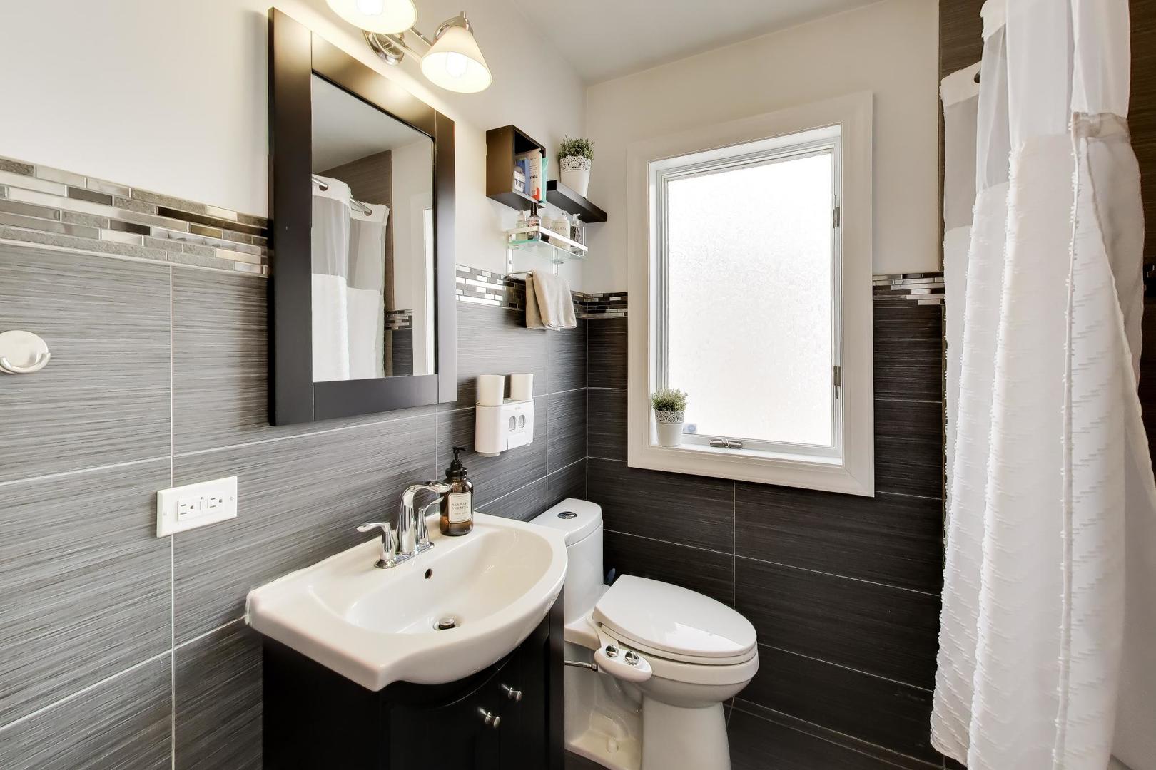 5011 N MOBILE Avenue