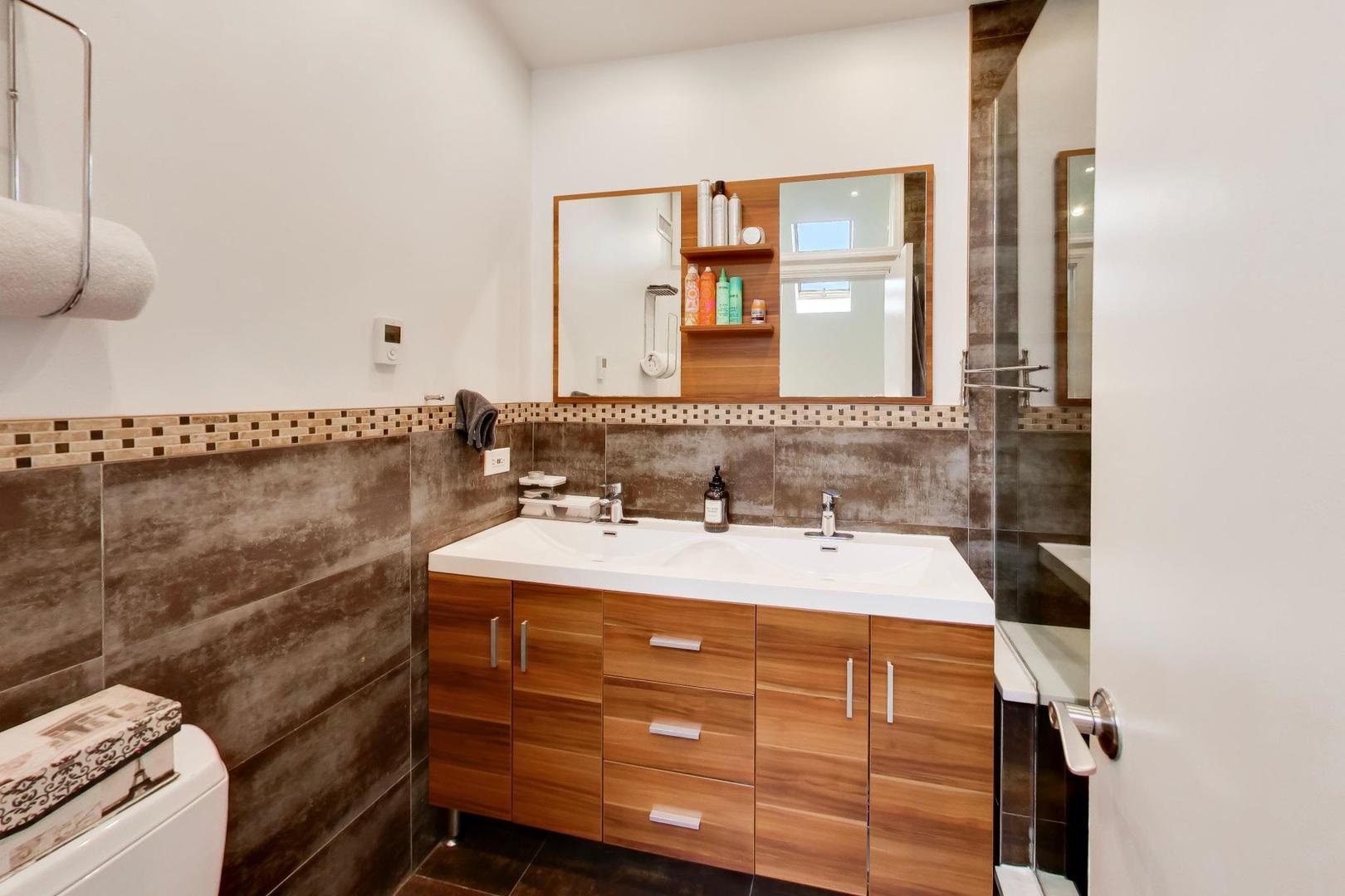 5011 N MOBILE Avenue