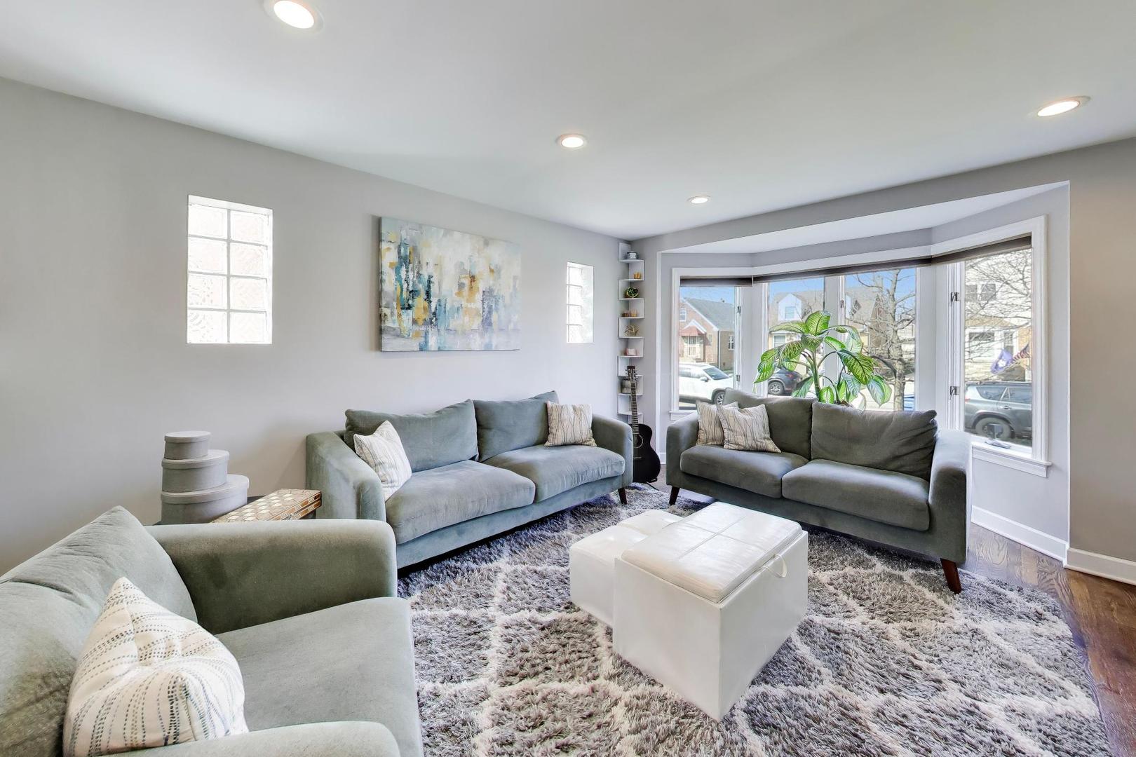 5011 N MOBILE Avenue