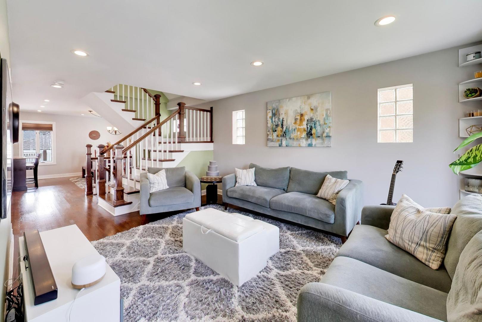 5011 N MOBILE Avenue