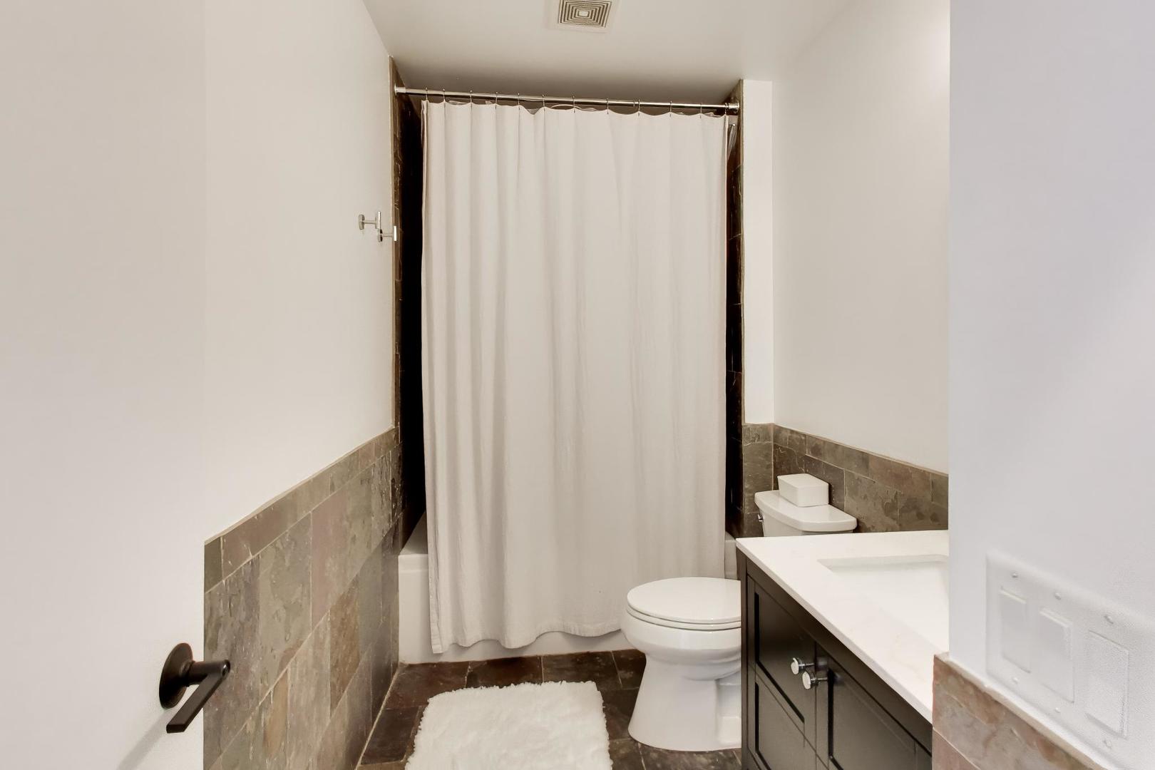 3718 N Ashland Avenue Unit: 302