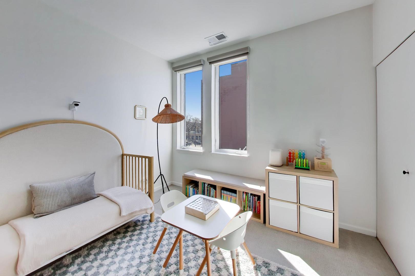 3718 N Ashland Avenue Unit: 302
