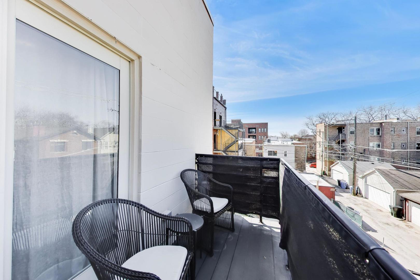 3718 N Ashland Avenue Unit: 302