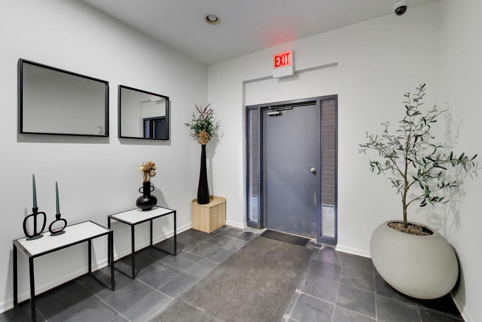 3718 N Ashland Avenue Unit: 302