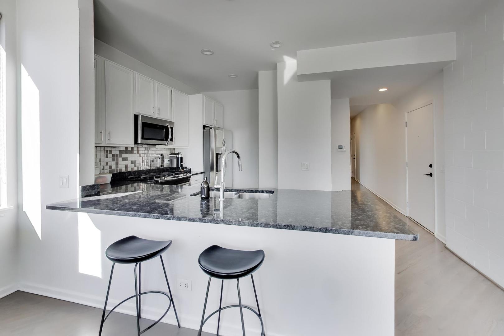 3718 N Ashland Avenue Unit: 302