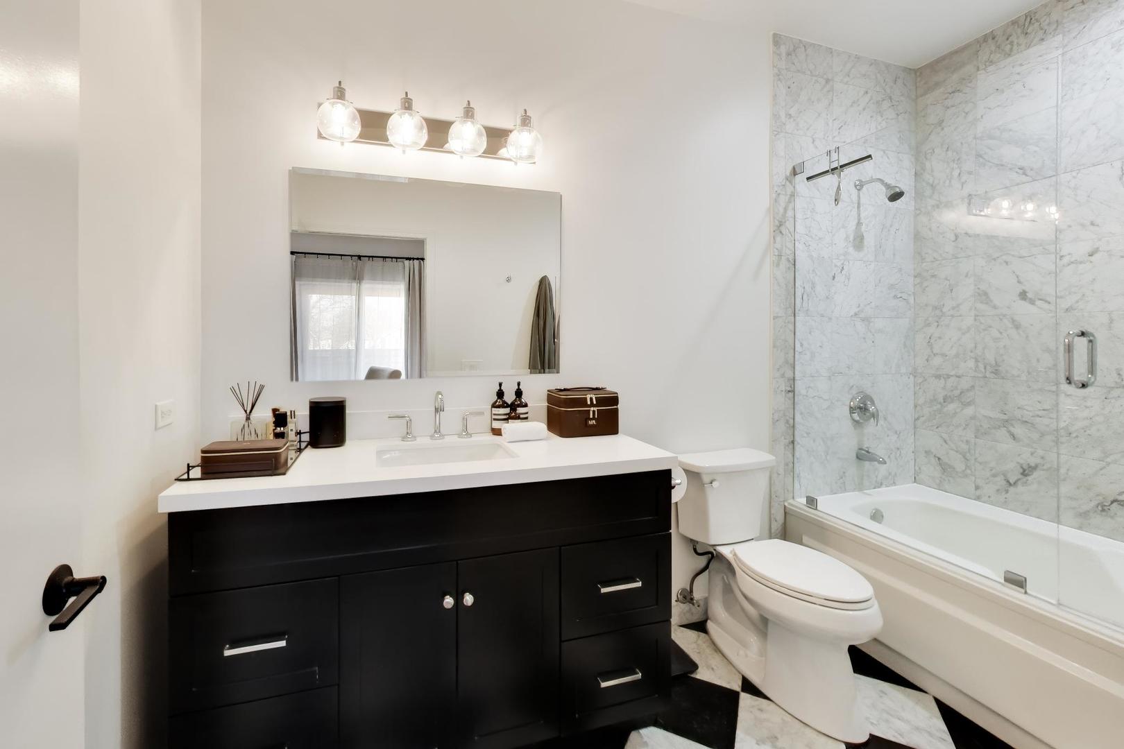 3718 N Ashland Avenue Unit: 302