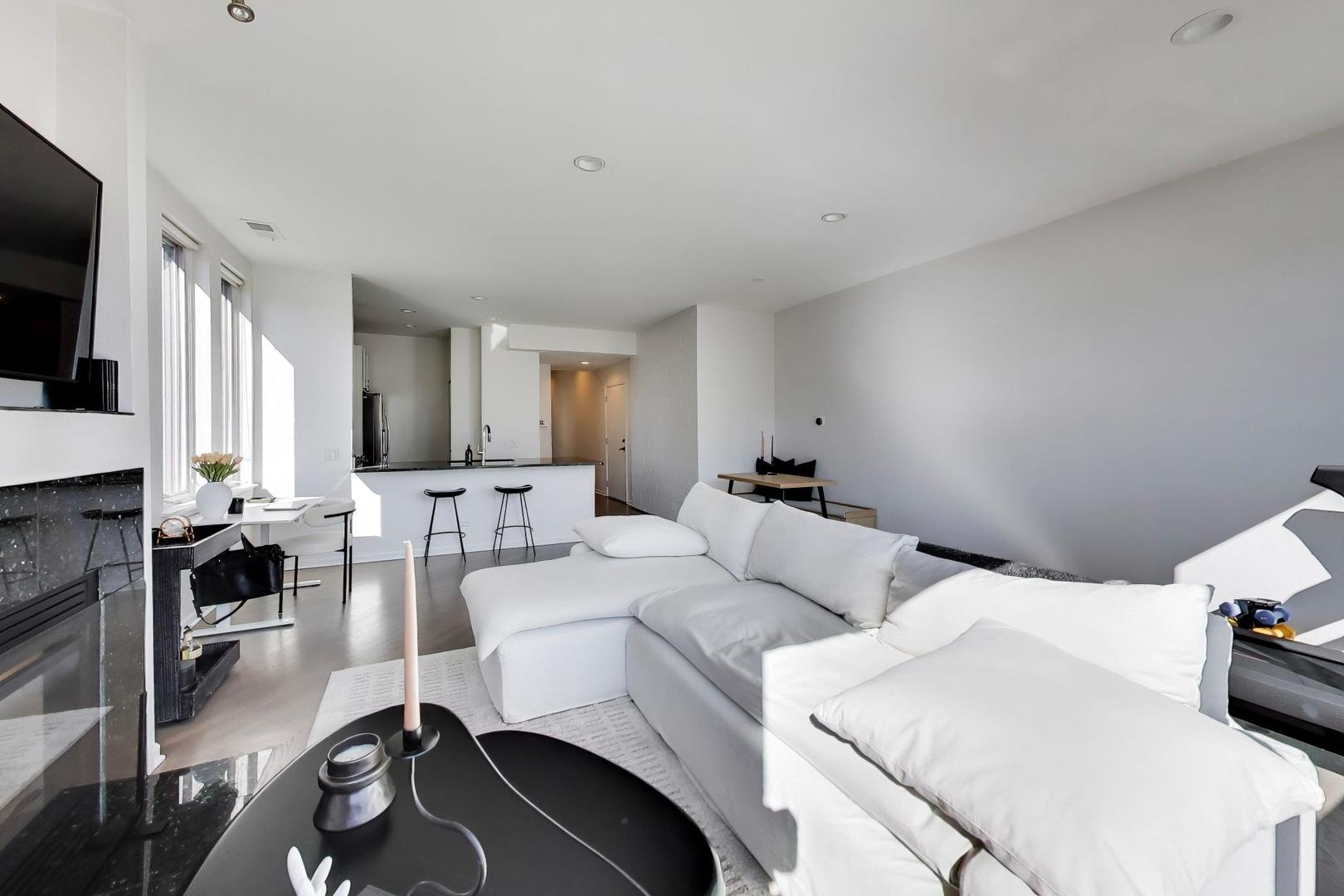 3718 N Ashland Avenue Unit: 302