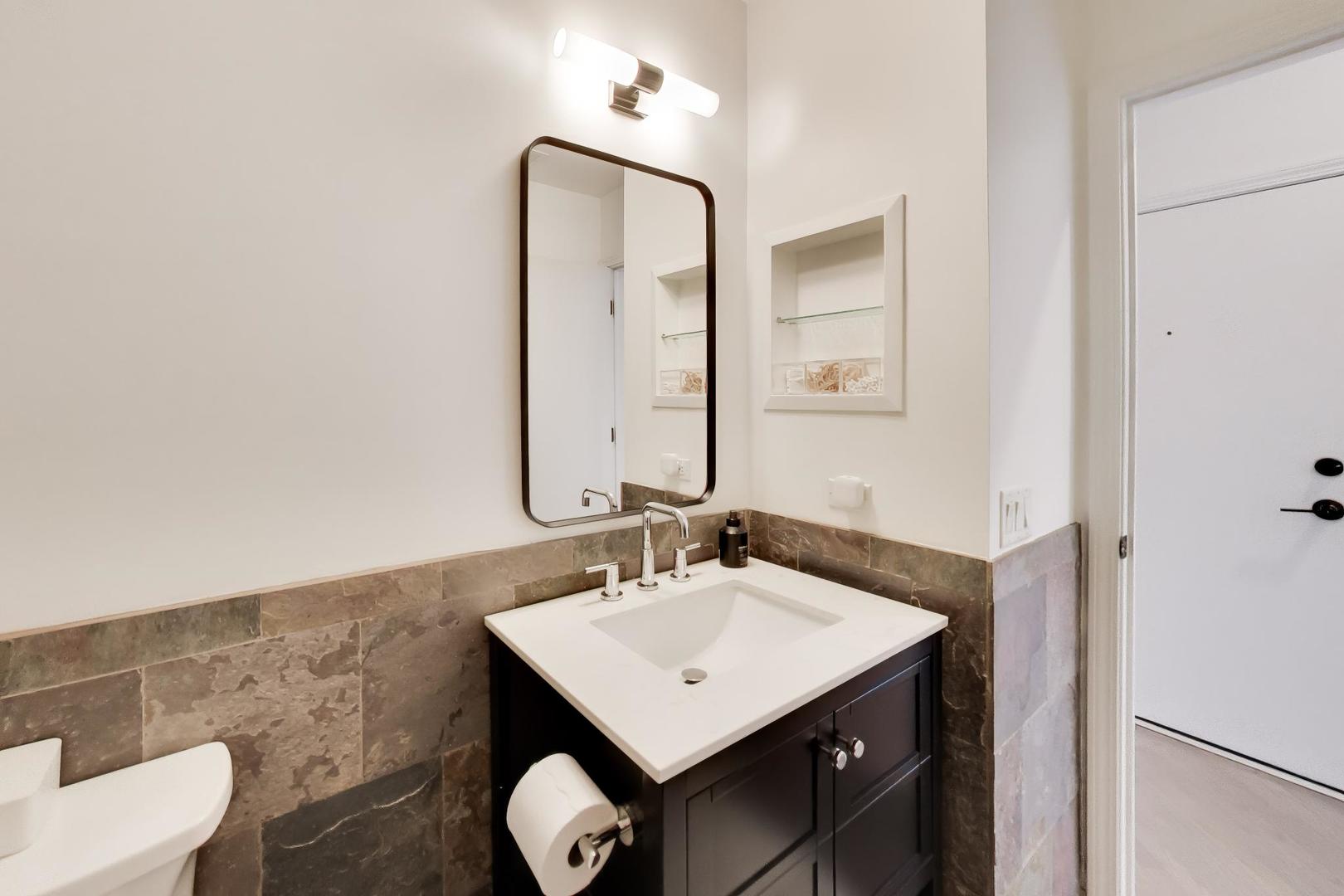 3718 N Ashland Avenue Unit: 302