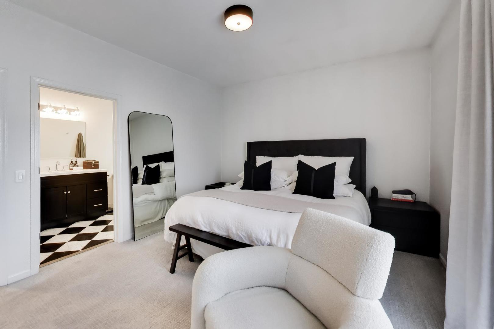 3718 N Ashland Avenue Unit: 302
