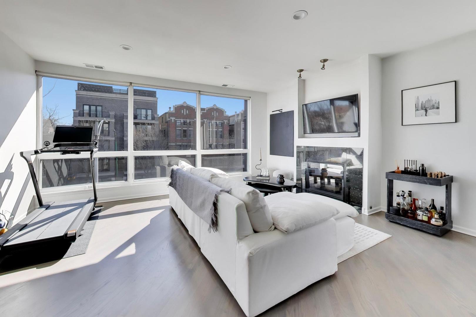 3718 N Ashland Avenue Unit: 302