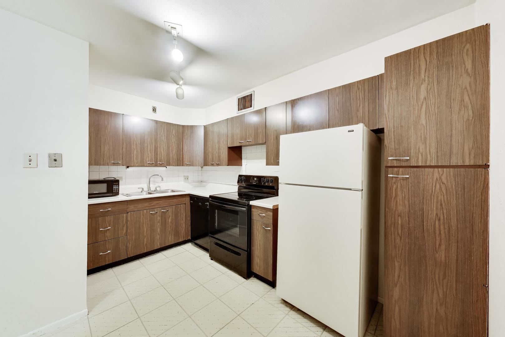 1567 Ridge Road Unit: 406