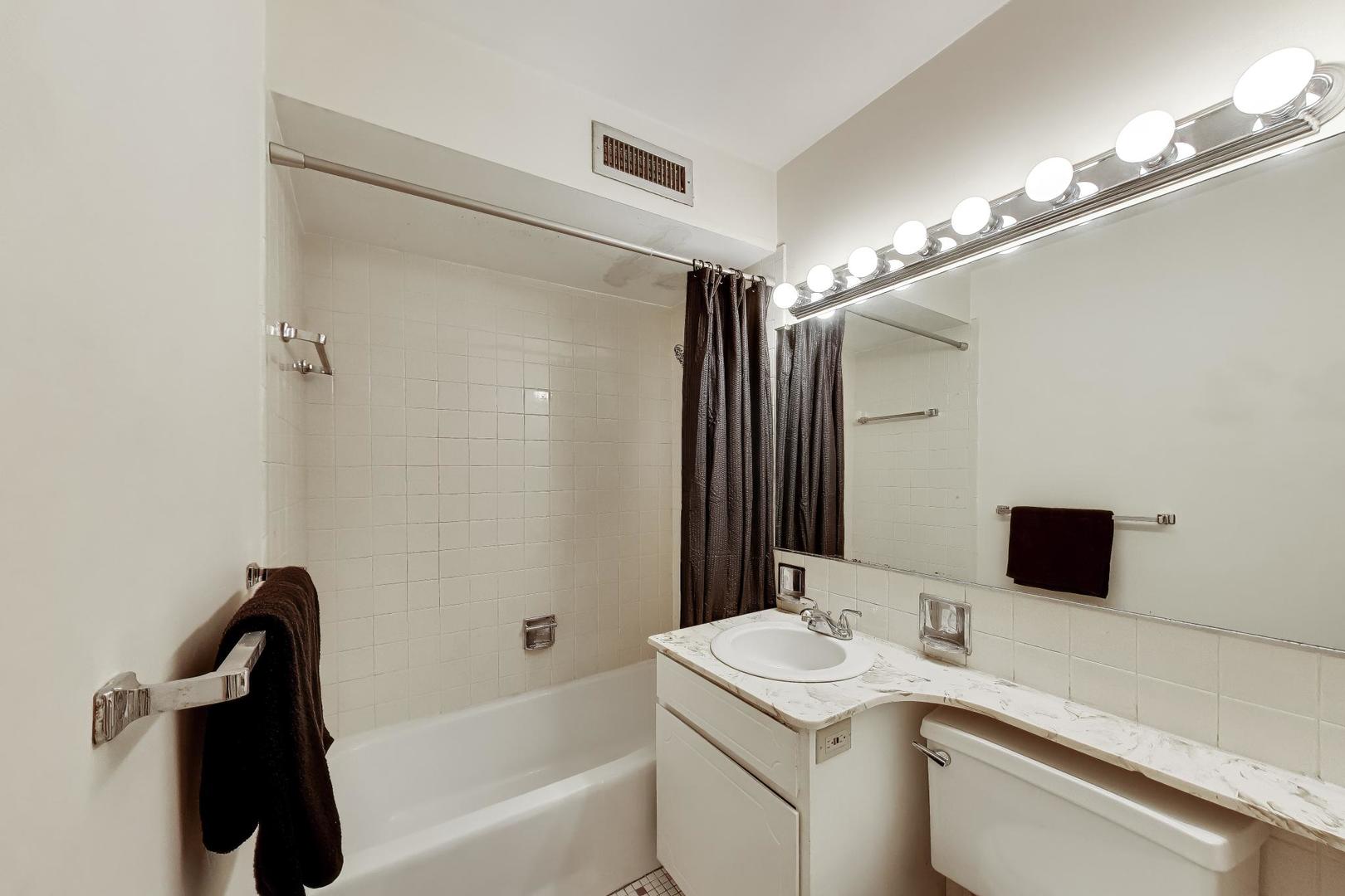 1567 Ridge Road Unit: 406