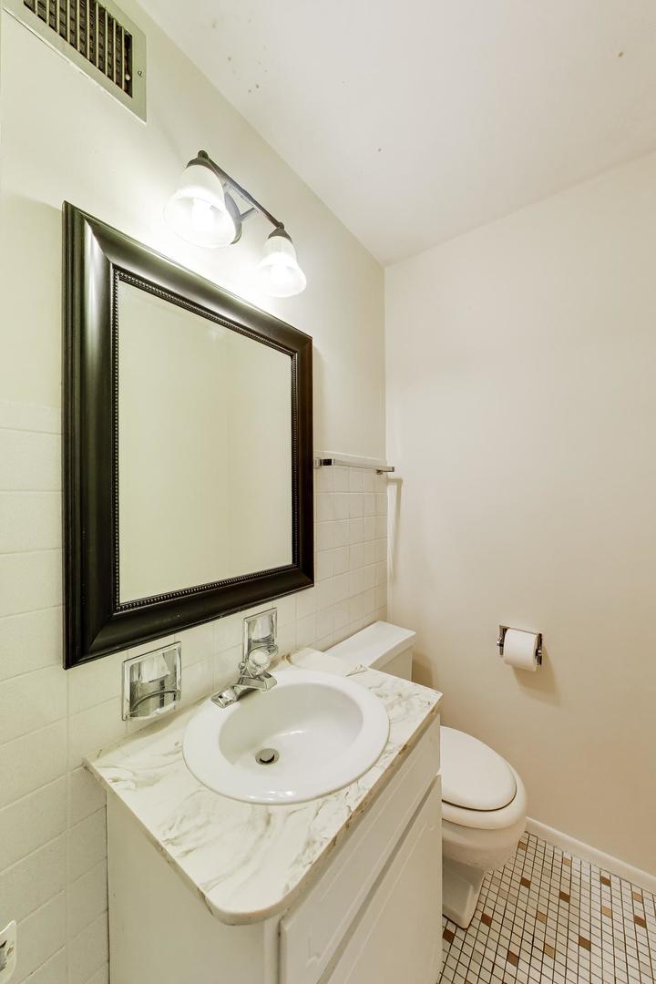 1567 Ridge Road Unit: 406